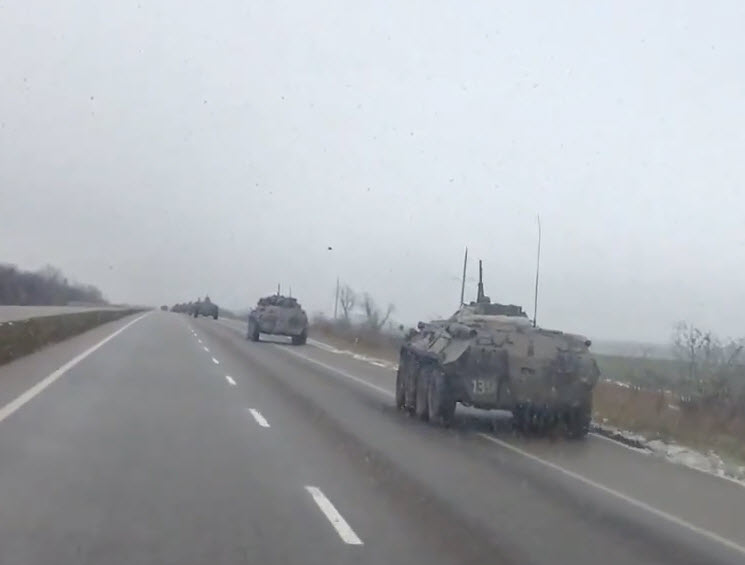 As Eastern Ukraine Heads Towards the Ceasefire, Russian Armour Heads Towards Ukraine