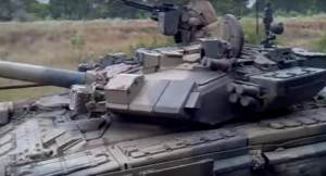 Tankspotting: T-90As in the Donbass